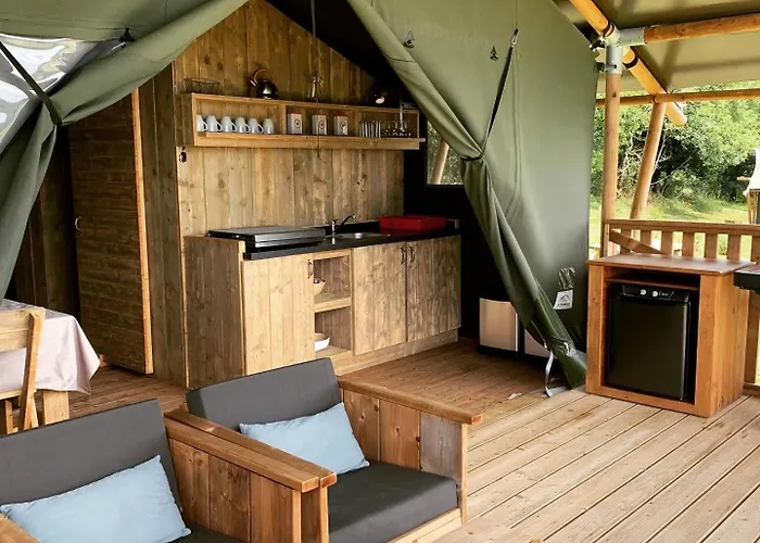 Safari Tent Lodges With A Beautiful View At Lot Sous Toile